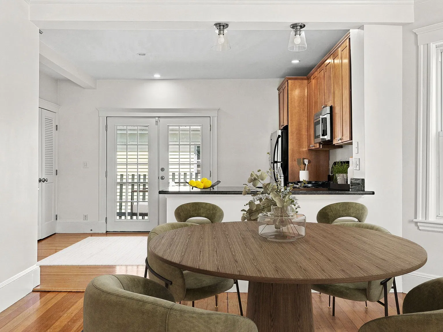 2 bed, 1230 sqft, $3,200 — Photo 3