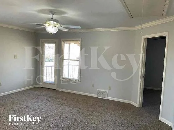 9019 Pembroke Ellis Dr — Photo 8