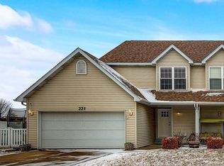 221 Huntington Ct, Shorewood, IL