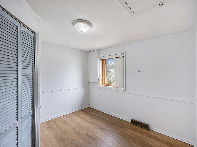 10401 Degrand Dr — Photo 44
