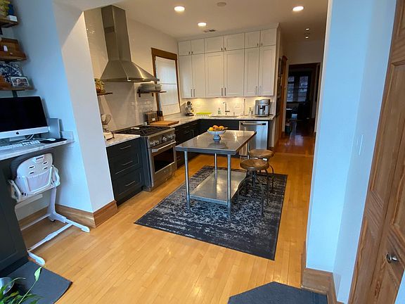 4th image of 3427 N Leavitt St Unit 2