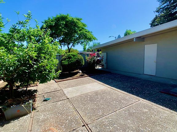 4th image of 3489 Mauricia Ave