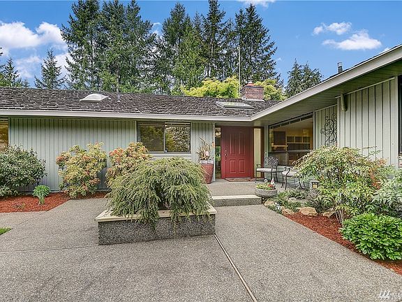 Beautiful walk-ways and landscaping welcome you home!