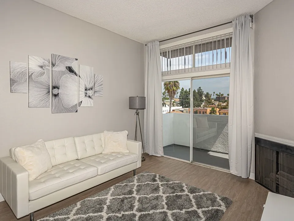 Alexandria II Apartments | Spacious 2-Bedroom Apartments in Koreatown
