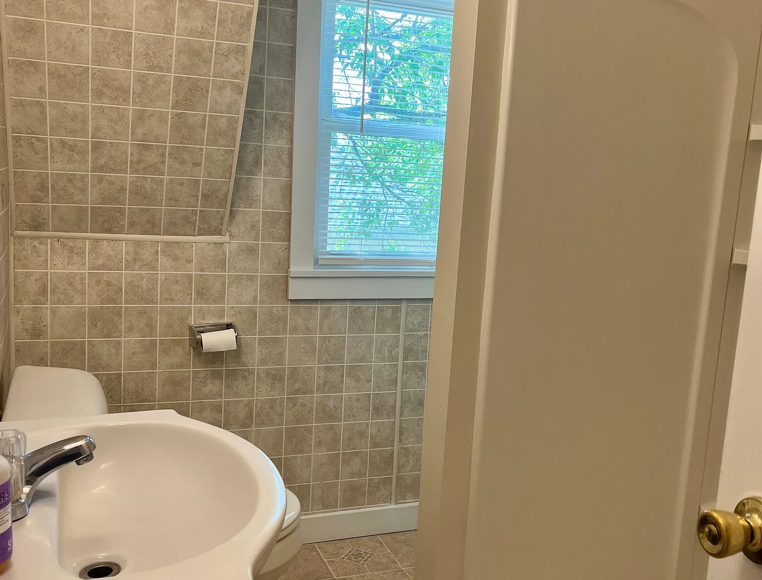 2 bed, 1000 sqft, $1,100 — Photo 2