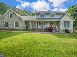 18302 Chestnut Dr, Triangle, VA 22172