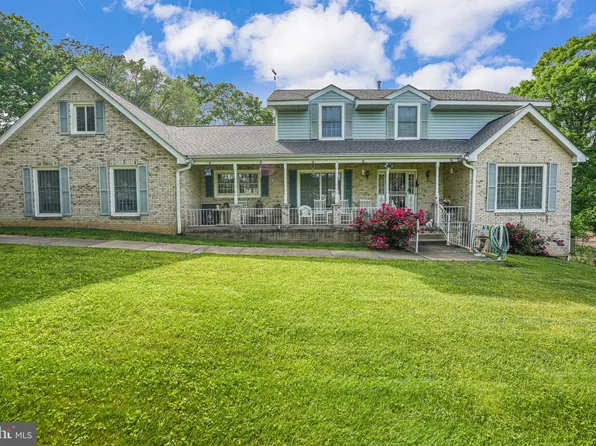18302 Chestnut Dr, Triangle, VA 22172