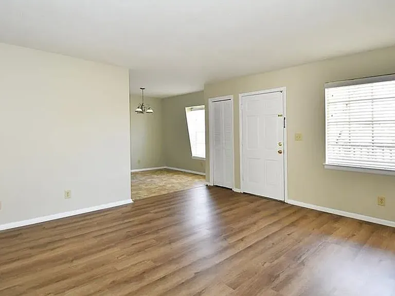 3812 Country Club Rd #I — Photo 6