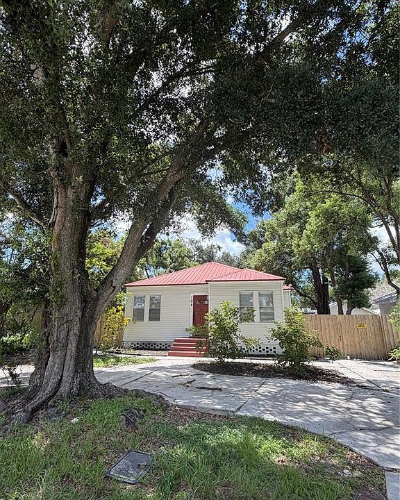 1st image of 104 W LAMBRIGHT STREET