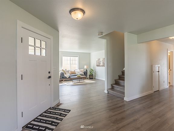Front door faces dining room, not stairs