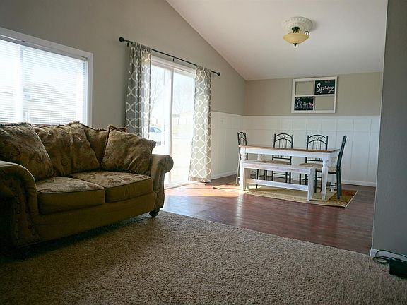 3rd image of 601 Plaza Dr