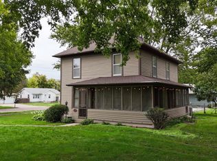 1012 Elm St, Springfield, SD 57062