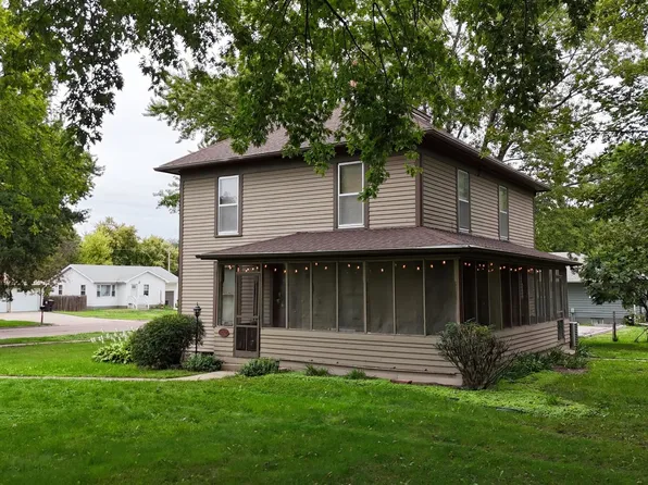 1012 Elm St, Springfield, SD 57062