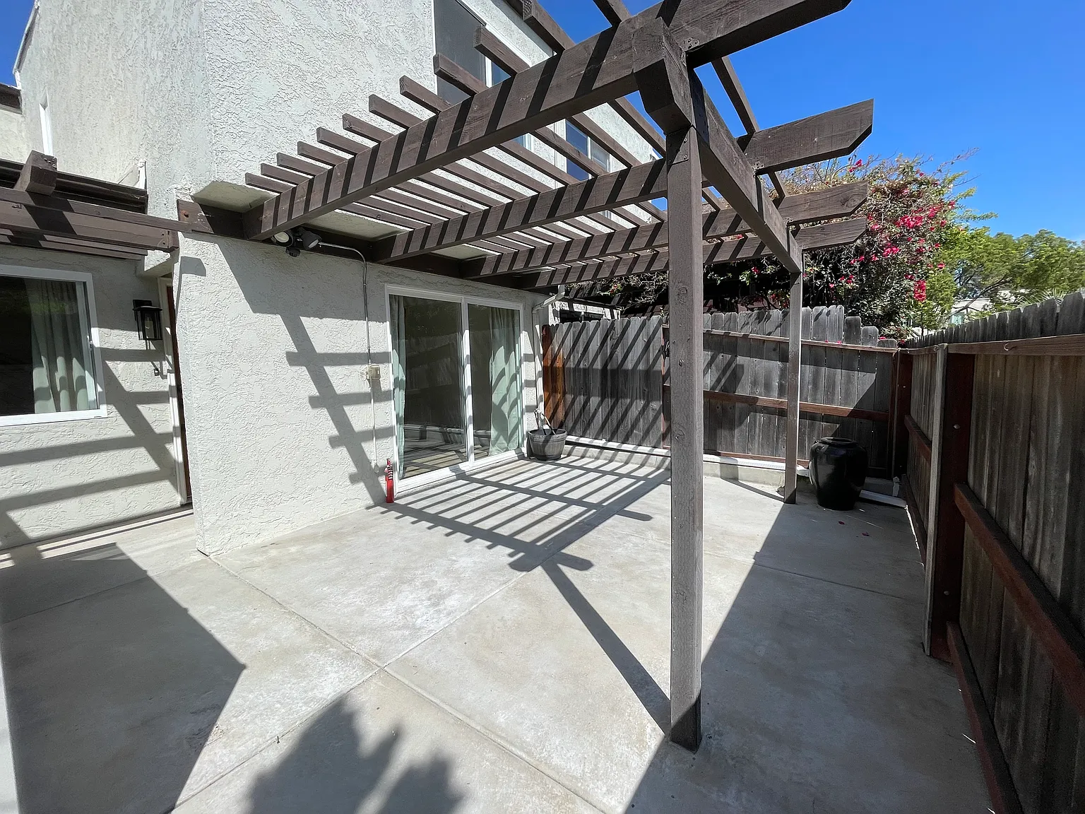 2 bed, 2.5 bath, 1148 sqft, $4,550 — Photo 3