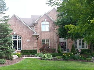 320 Wyngate Dr, Rochester, MI 48307