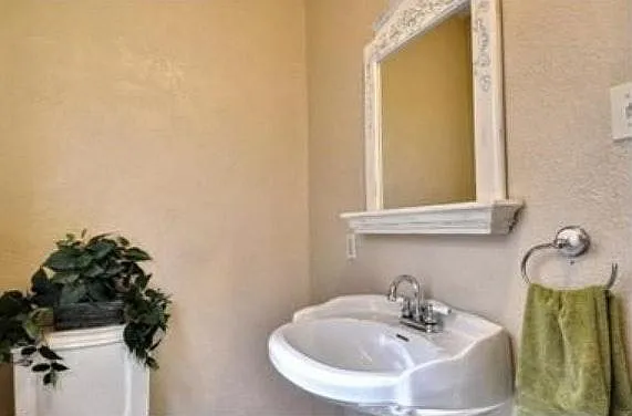 Powder room and laundry - main