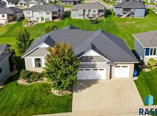 607 S Torrey Pine Ln, Sioux Falls, SD 57110