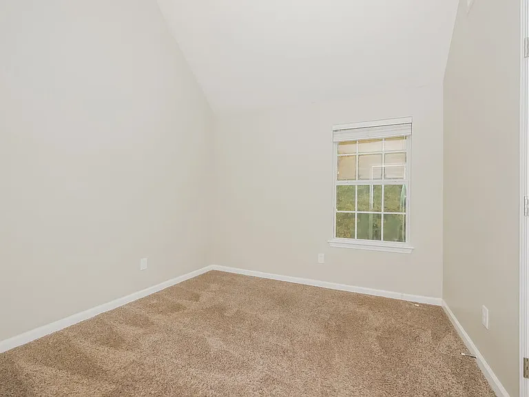 112 Garrison Ln — Photo 13