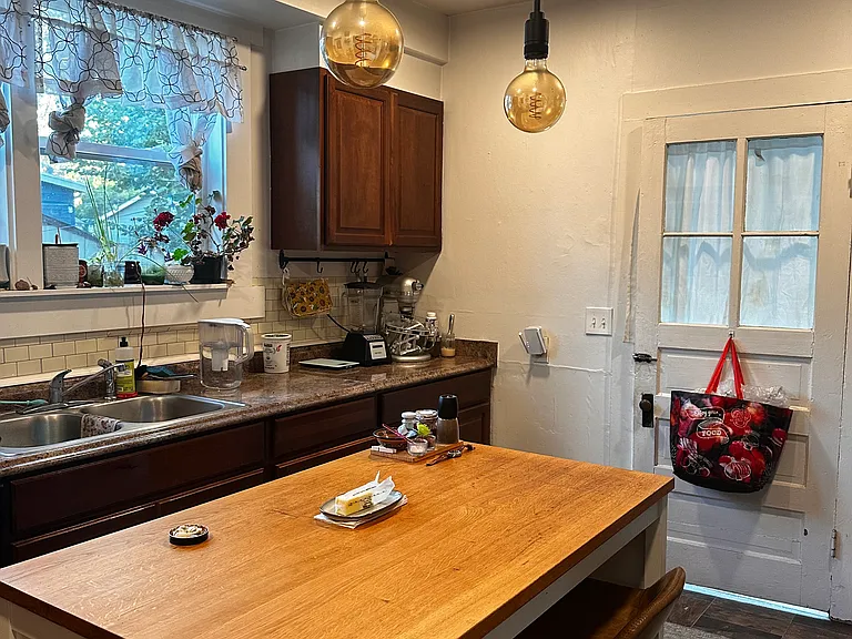1201 W 23rd St — Photo 7