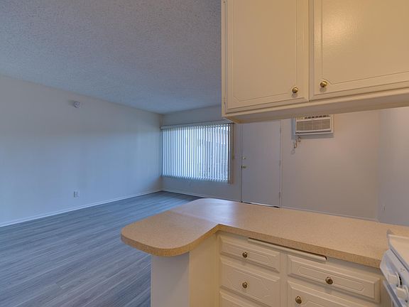 4th image of 5254 Newcastle Ave #72