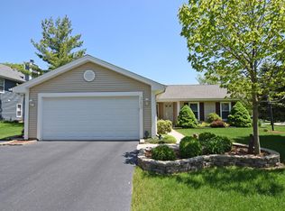 353 Bayberry Dr, Algonquin, IL 60102