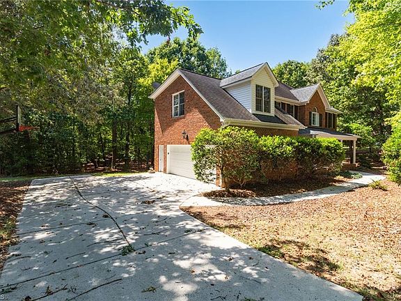 2nd image of 2607 Oxmoor Rd