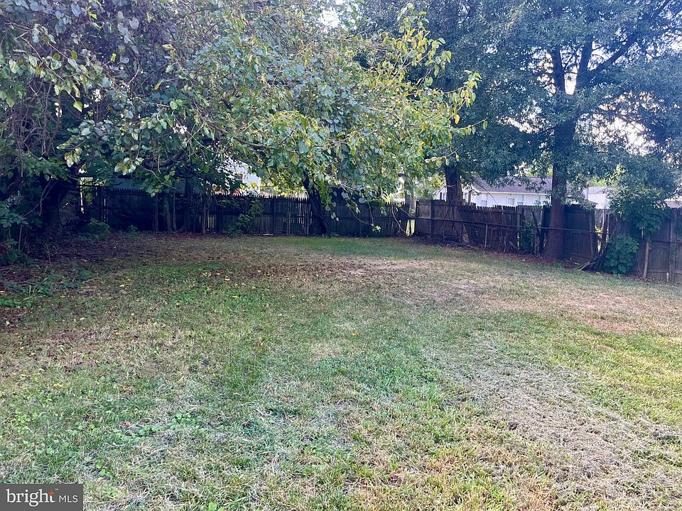 2nd image of 8615 Locust Grove Dr
