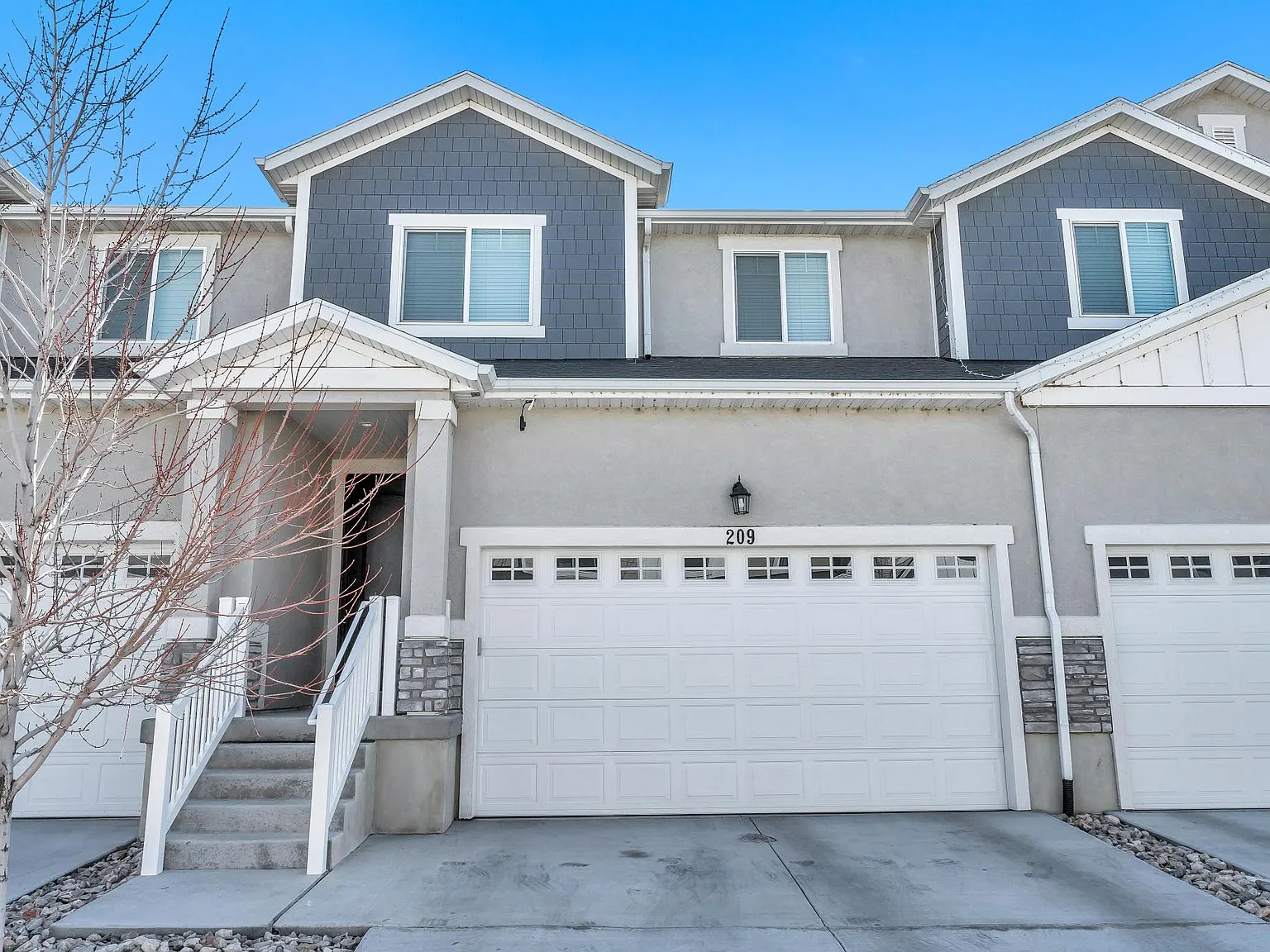 209 W Whitewater Dr — Photo 1