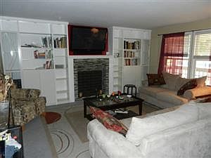 4th image of 5303 NE 69th Cir