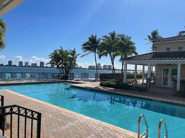 1140 Lake Shore Dr #206 — Photo 4