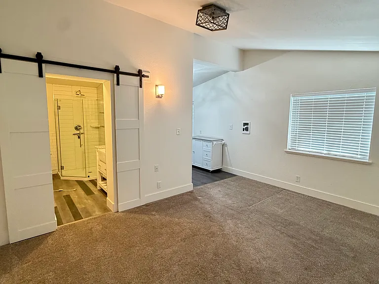 140 Hillcrest Dr #5 — Photo 2