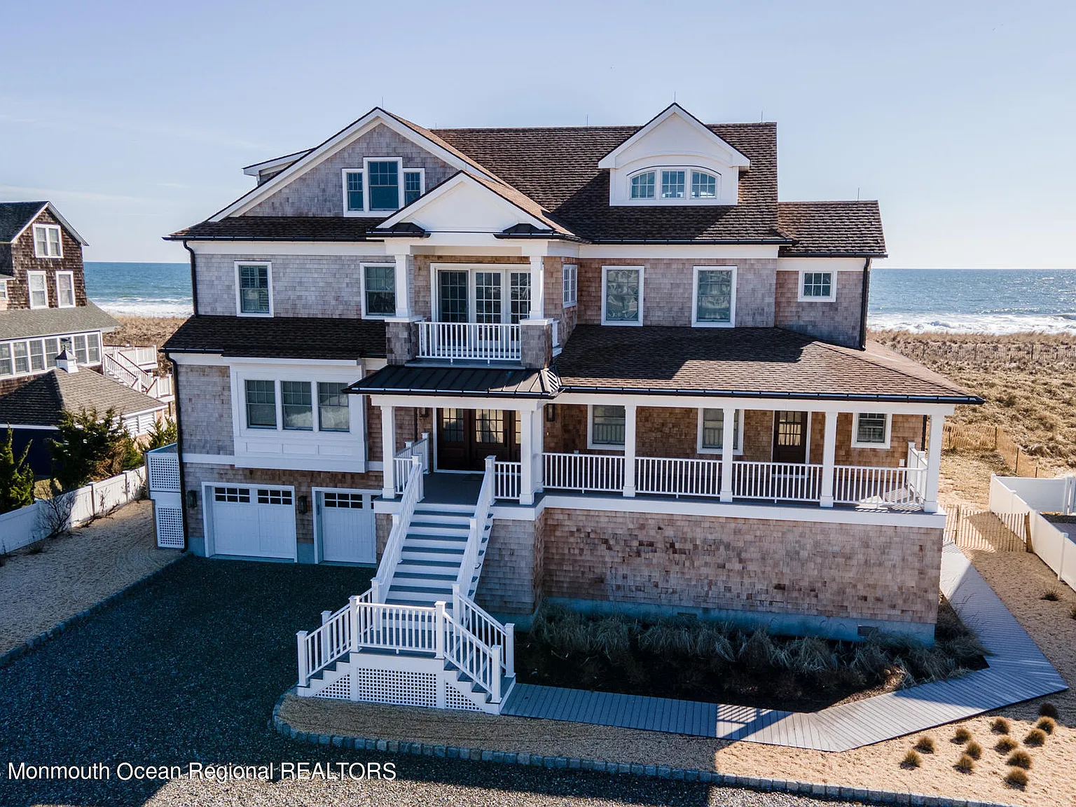 6 bed, 5.5 bath, 5629 sqft, $40,000 — Photo 1