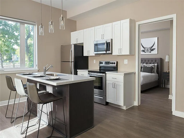 625 S. Goodman Apartments — Photo 10