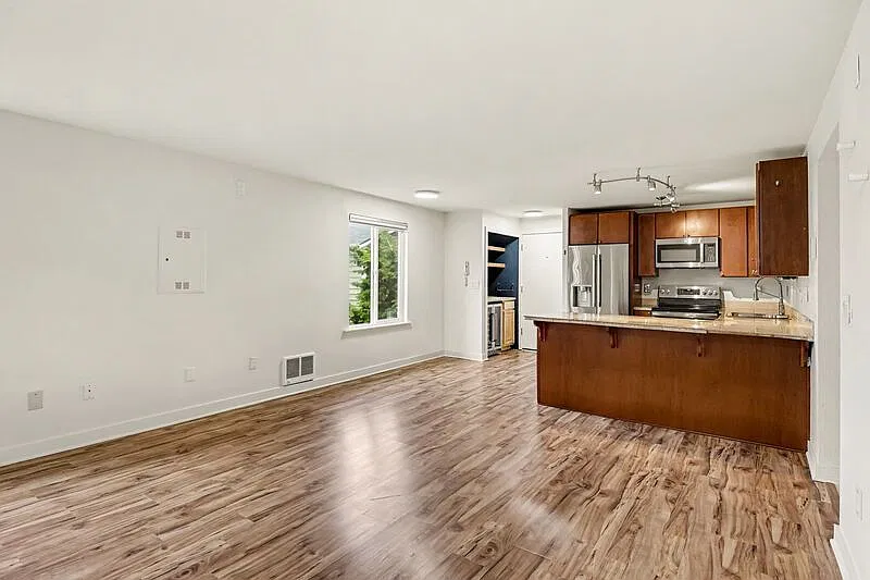 2 bed, 1.5 bath, 821 sqft, $3,000 — Photo 3