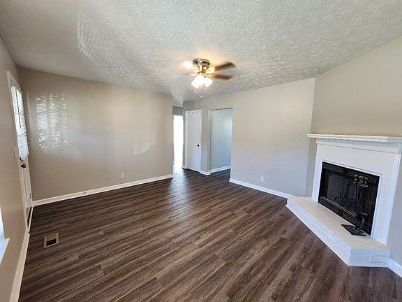 3rd image of 812 Shawnwood Cir