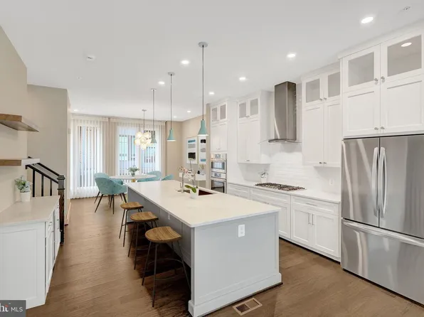1888 Easterly Rd, Reston, VA 20190
