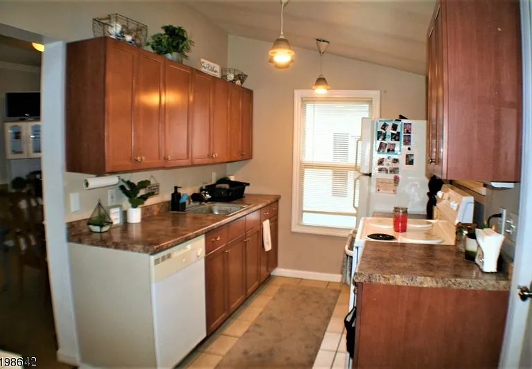 85 Passaic Ave — Photo 9
