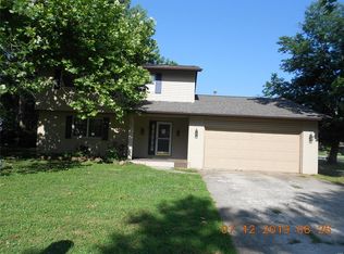 516 Oakwood Dr, Troy, IL 62294