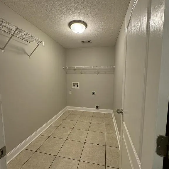 204 Mahan Dr — Photo 24