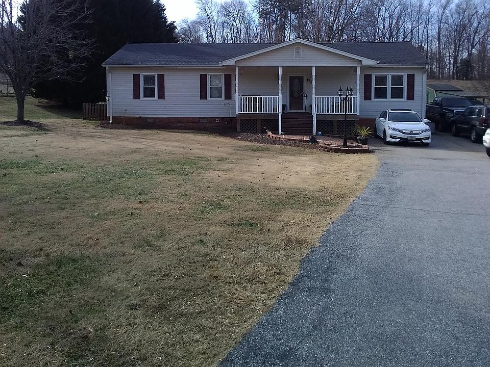 1st image of 135 Deerfield Dr
