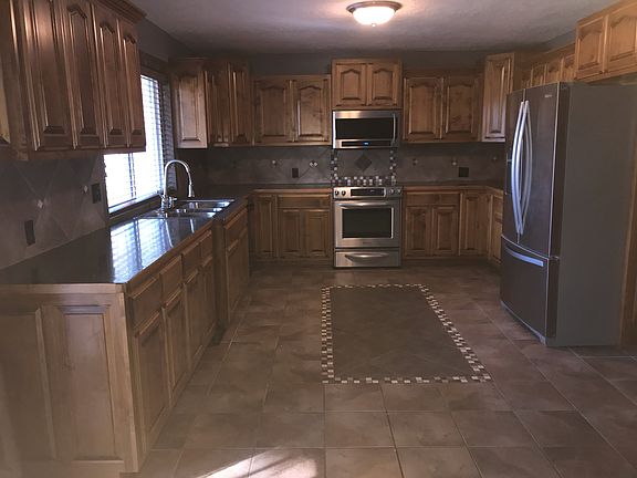 3rd image of 508 W Caddo Ave