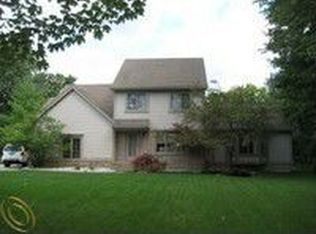 9208 Lake Rd, Grosse Ile, MI 48138
