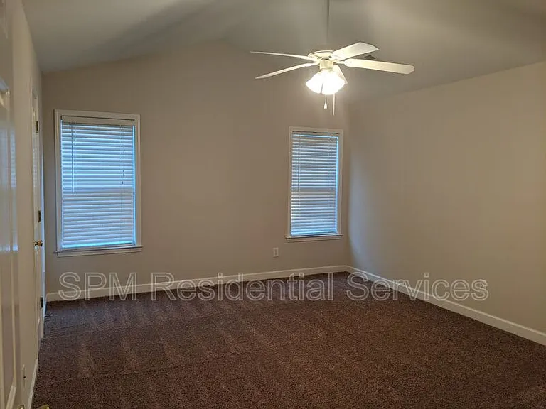 514 Foxwood Ln — Photo 15