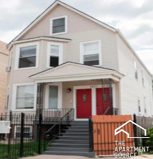 3 bed, $2,400 — Photo 1