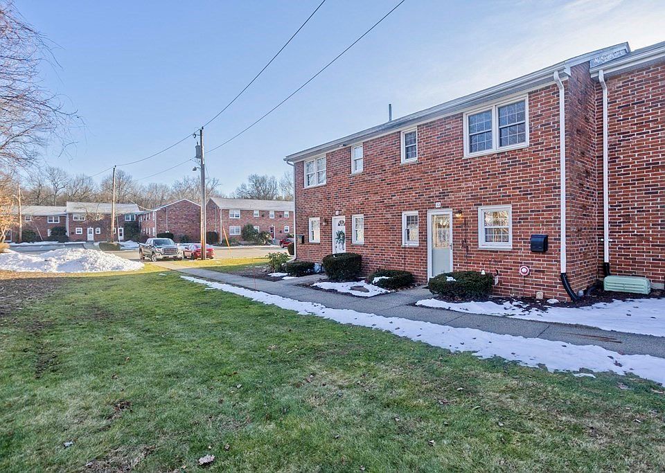 33 Hadley St 33, South Hadley, MA 01075 Zillow