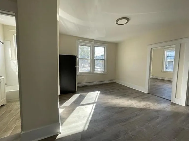 310 Danforth Ave #1F — Photo 1