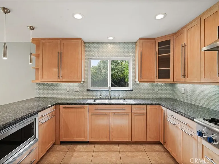 6215 Hesperia Ave — Photo 11