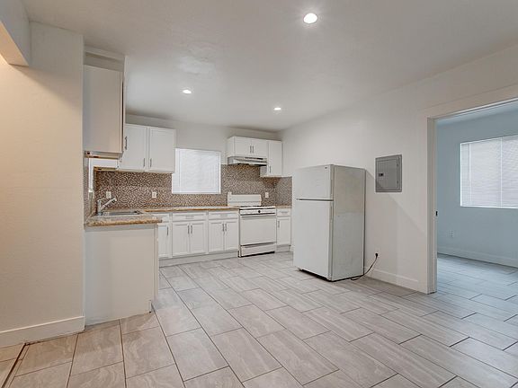 4th image of 522 W 82nd St #522