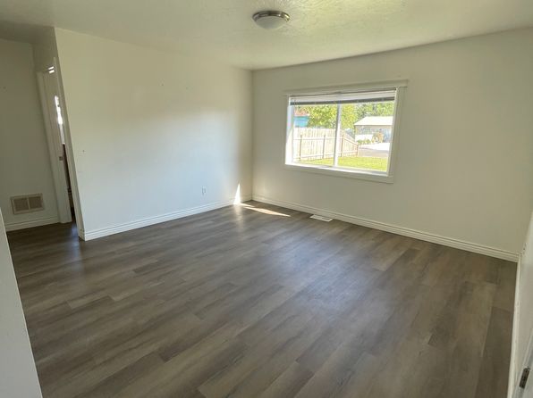 109 NW 8th St