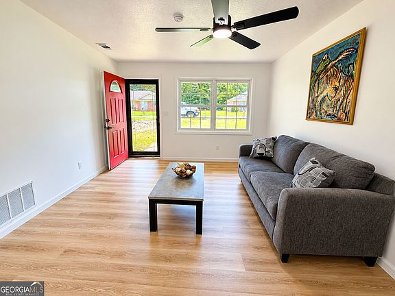 4th image of 506 Windsor Dr